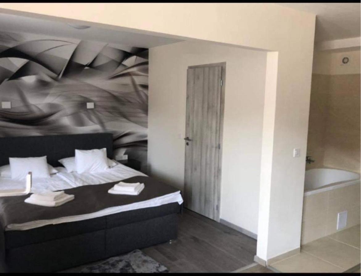 Brill Hotel 贝凯什乔包 外观 照片