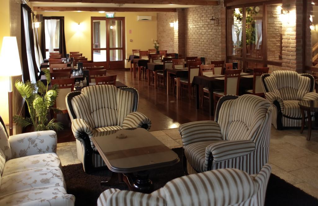 Brill Hotel 贝凯什乔包 外观 照片